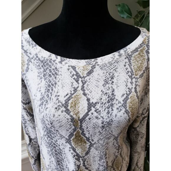 Women's Express Snake Print Long Sleeve Top Size S Long Sleeves Boat Neck - Picture 4 of 10